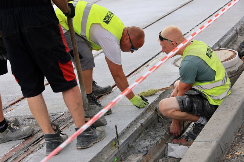 Prace na płycie torowej